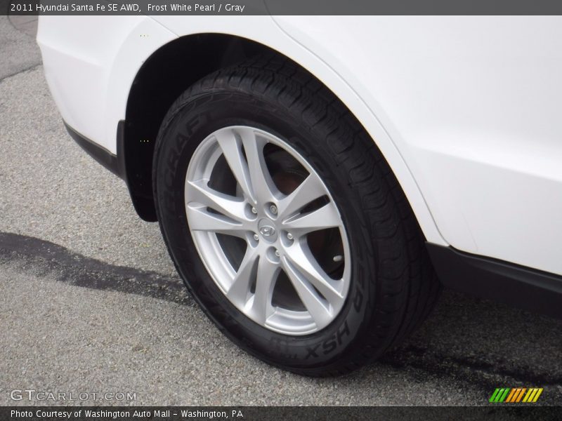 Frost White Pearl / Gray 2011 Hyundai Santa Fe SE AWD