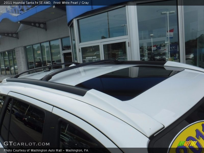 Frost White Pearl / Gray 2011 Hyundai Santa Fe SE AWD