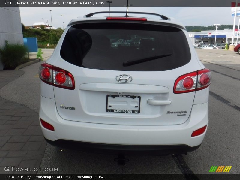 Frost White Pearl / Gray 2011 Hyundai Santa Fe SE AWD
