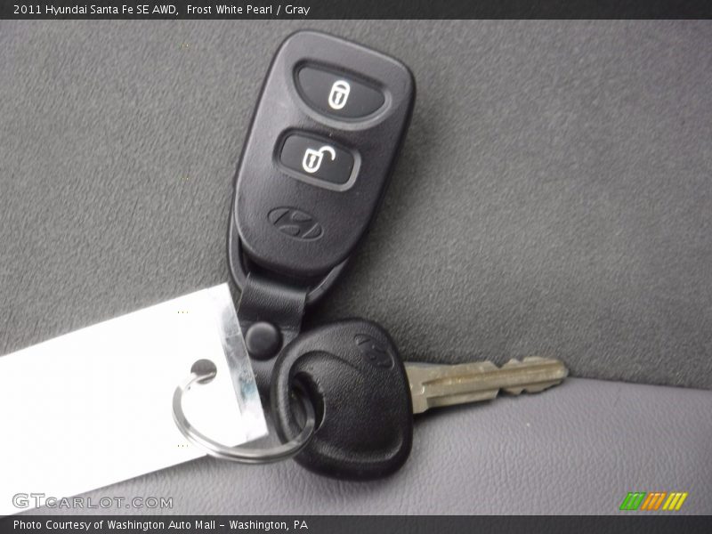 Frost White Pearl / Gray 2011 Hyundai Santa Fe SE AWD