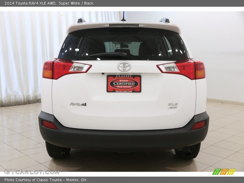 Super White / Black 2014 Toyota RAV4 XLE AWD