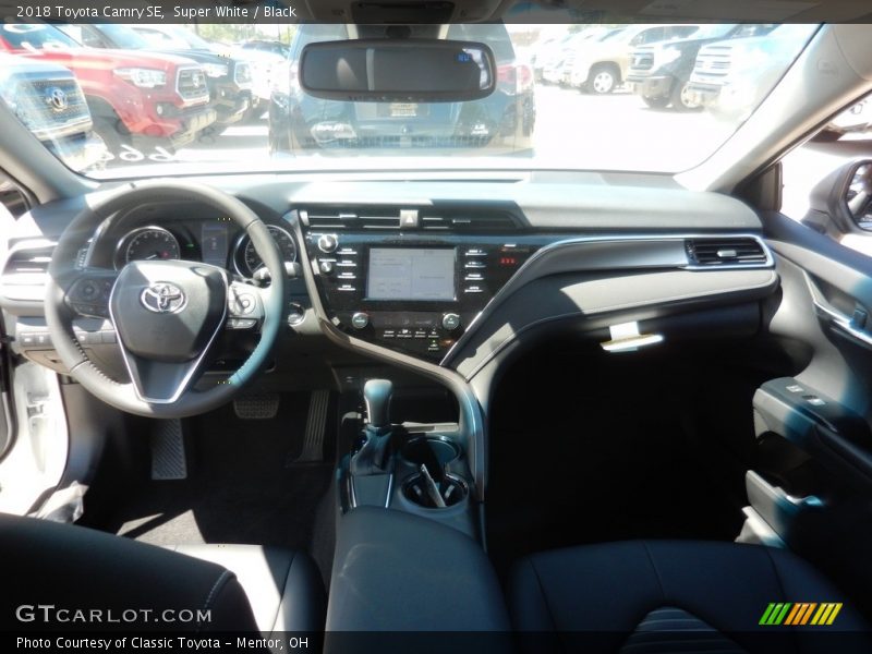 Super White / Black 2018 Toyota Camry SE