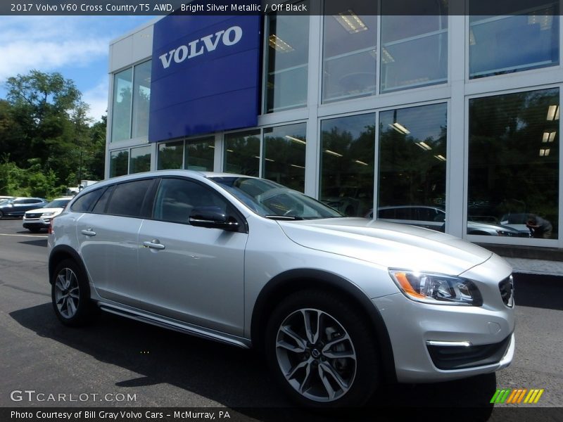 Front 3/4 View of 2017 V60 Cross Country T5 AWD