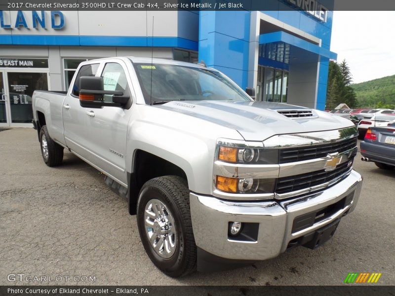 Front 3/4 View of 2017 Silverado 3500HD LT Crew Cab 4x4