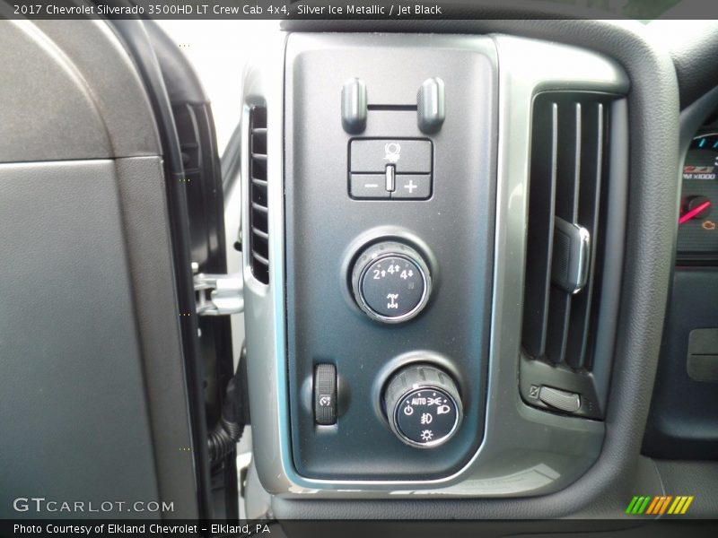 Controls of 2017 Silverado 3500HD LT Crew Cab 4x4