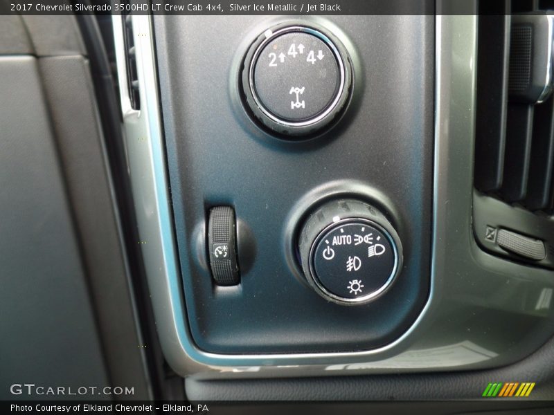 Controls of 2017 Silverado 3500HD LT Crew Cab 4x4