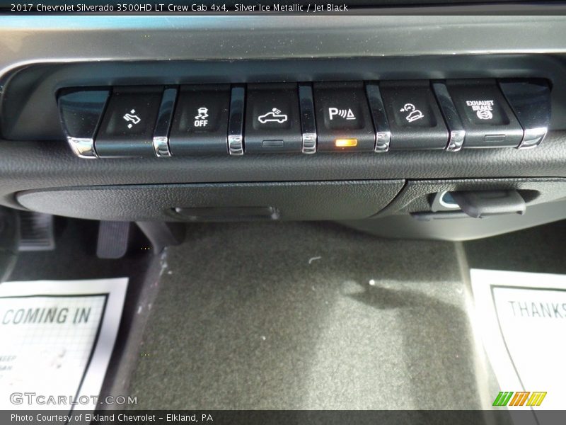 Controls of 2017 Silverado 3500HD LT Crew Cab 4x4