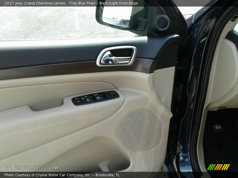 True Blue Pearl / Black/Light Frost Beige 2017 Jeep Grand Cherokee Laredo