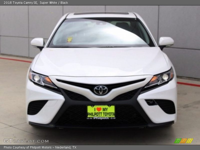 Super White / Black 2018 Toyota Camry SE