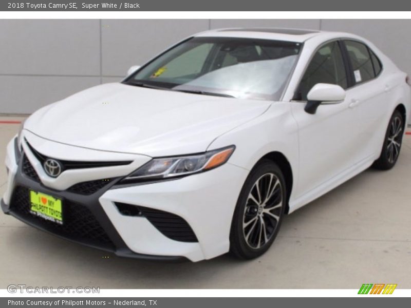 Super White / Black 2018 Toyota Camry SE