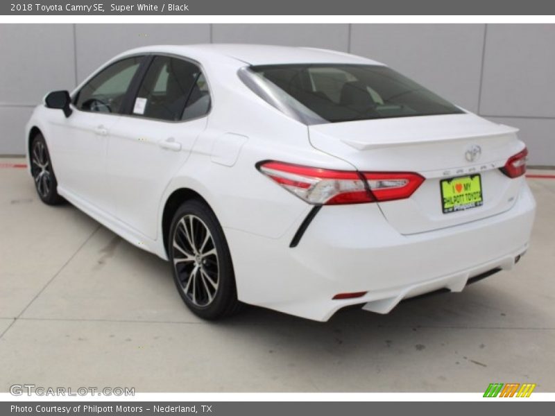 Super White / Black 2018 Toyota Camry SE