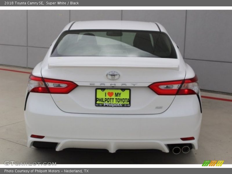 Super White / Black 2018 Toyota Camry SE