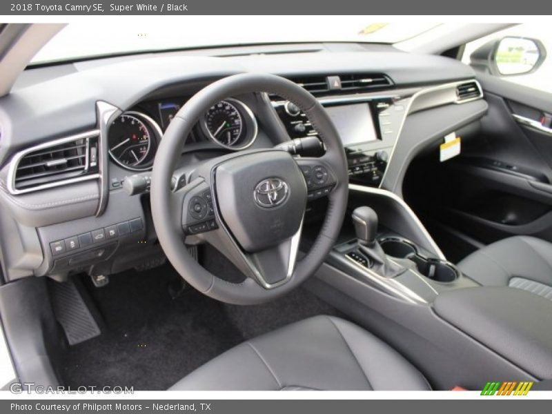 Super White / Black 2018 Toyota Camry SE