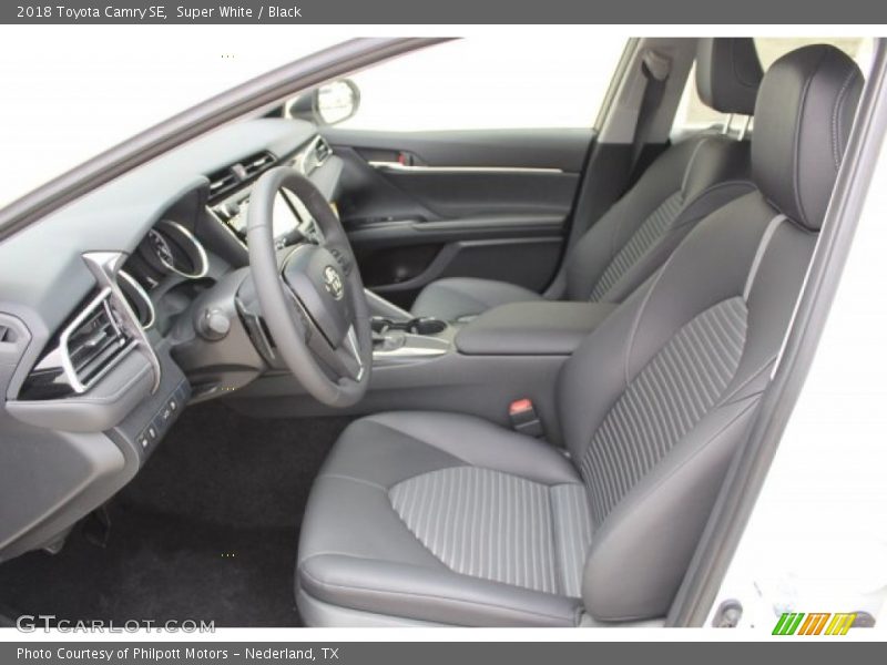 Super White / Black 2018 Toyota Camry SE