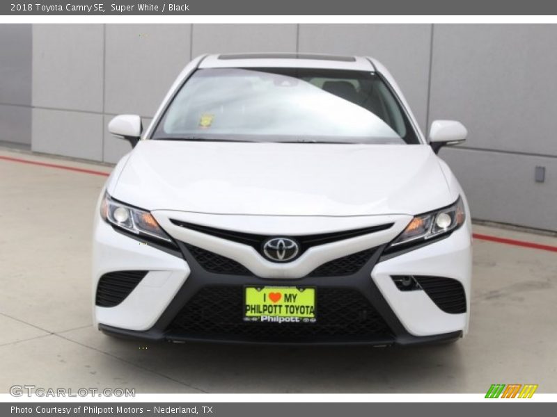 Super White / Black 2018 Toyota Camry SE