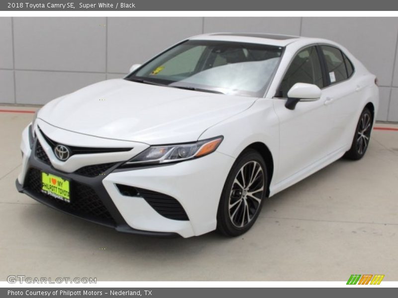 Super White / Black 2018 Toyota Camry SE