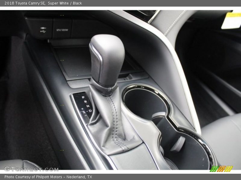 Super White / Black 2018 Toyota Camry SE
