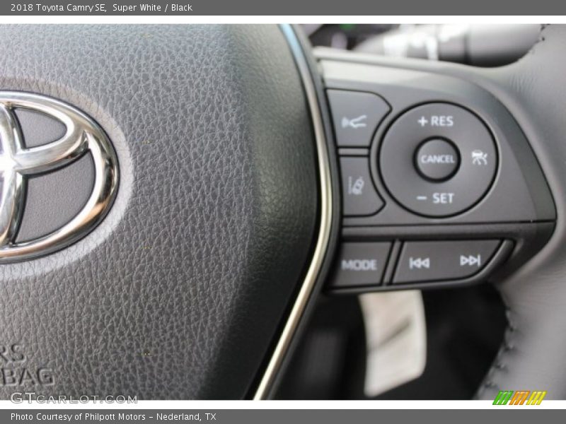 Super White / Black 2018 Toyota Camry SE