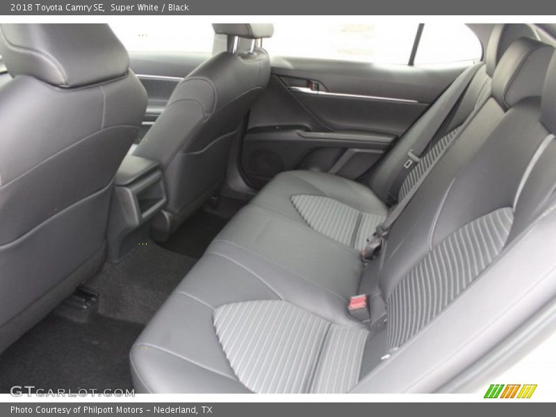 Super White / Black 2018 Toyota Camry SE