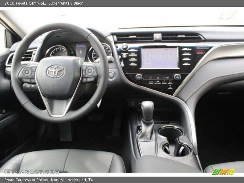 Super White / Black 2018 Toyota Camry SE