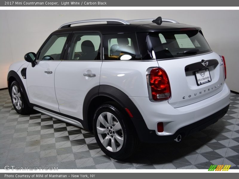 Light White / Carbon Black 2017 Mini Countryman Cooper