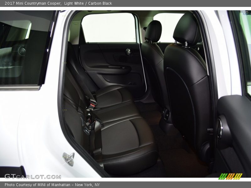 Light White / Carbon Black 2017 Mini Countryman Cooper