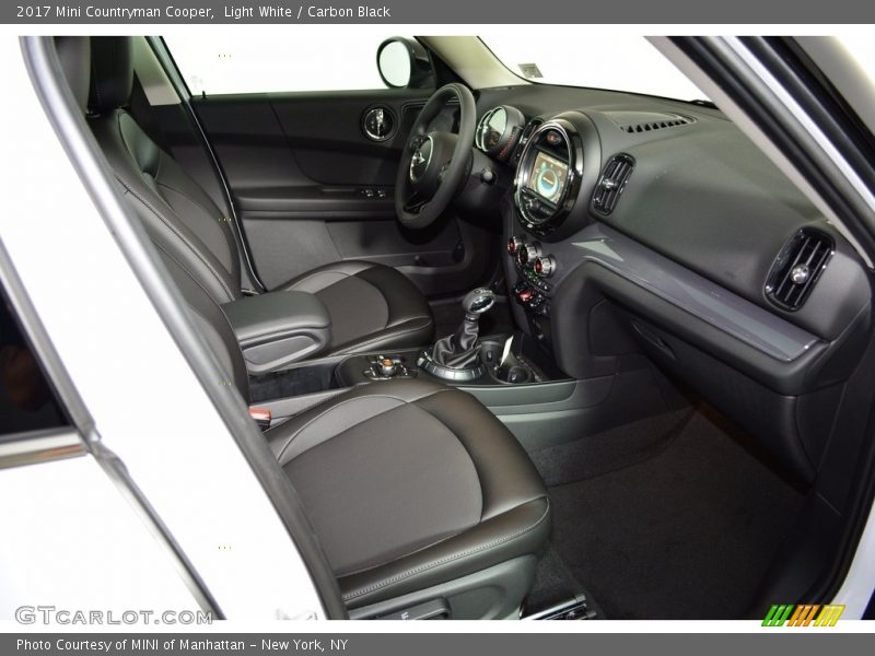 Light White / Carbon Black 2017 Mini Countryman Cooper