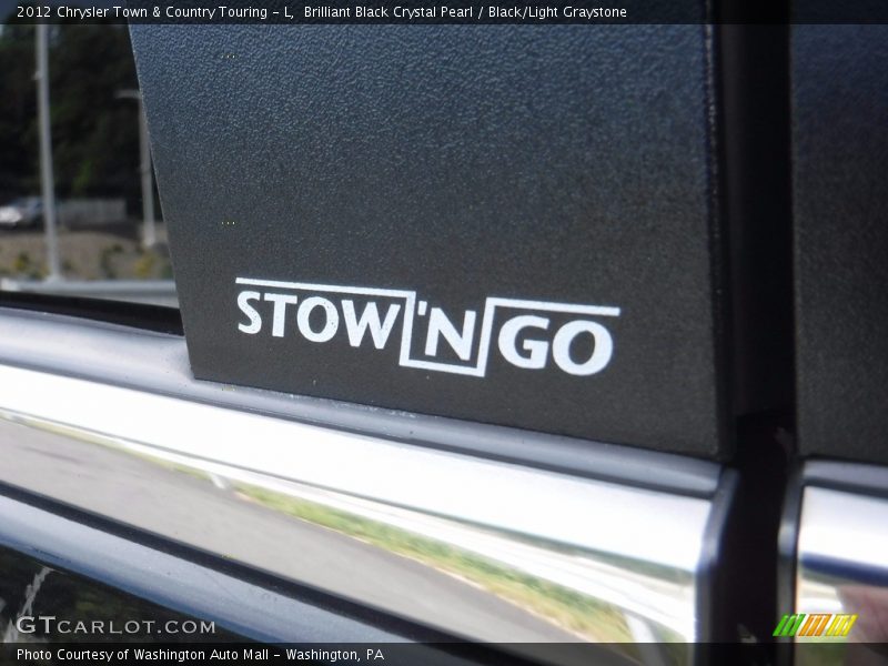 Brilliant Black Crystal Pearl / Black/Light Graystone 2012 Chrysler Town & Country Touring - L