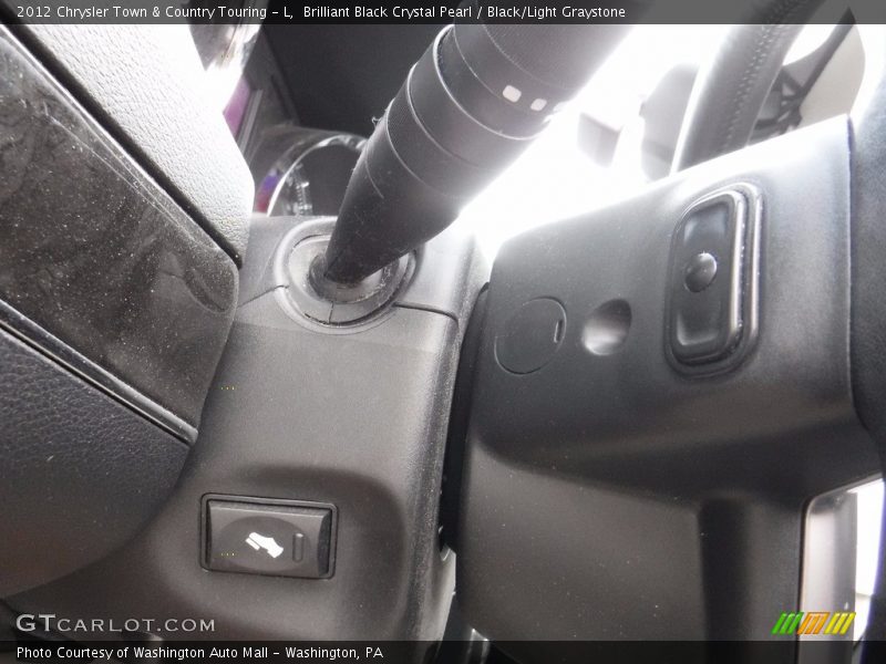 Brilliant Black Crystal Pearl / Black/Light Graystone 2012 Chrysler Town & Country Touring - L