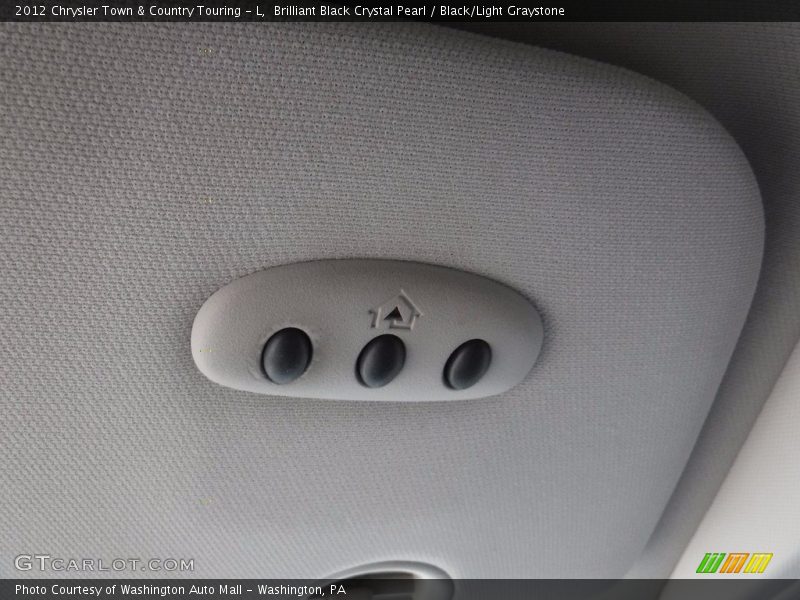 Brilliant Black Crystal Pearl / Black/Light Graystone 2012 Chrysler Town & Country Touring - L