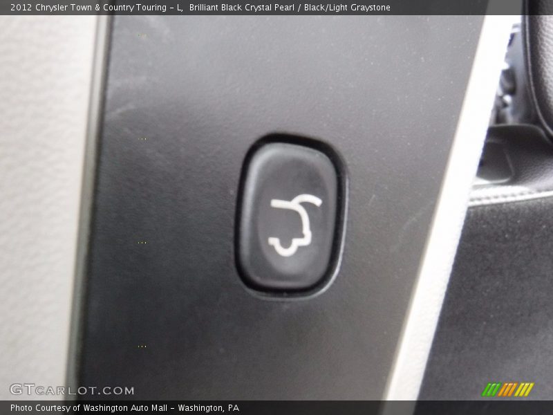 Brilliant Black Crystal Pearl / Black/Light Graystone 2012 Chrysler Town & Country Touring - L