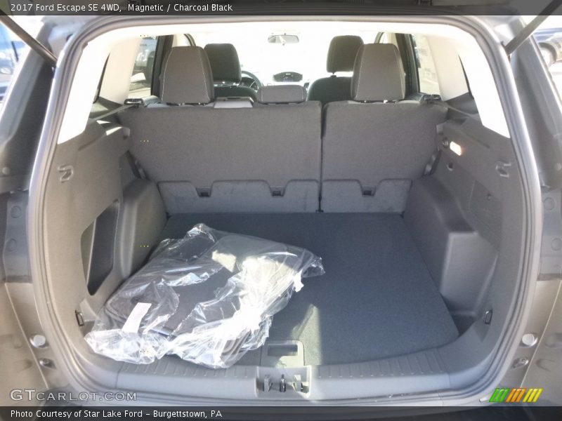 Magnetic / Charcoal Black 2017 Ford Escape SE 4WD