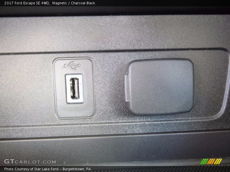 Magnetic / Charcoal Black 2017 Ford Escape SE 4WD
