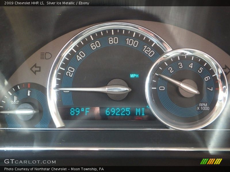 Silver Ice Metallic / Ebony 2009 Chevrolet HHR LS