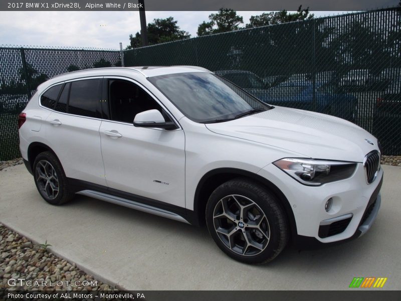 Alpine White / Black 2017 BMW X1 xDrive28i