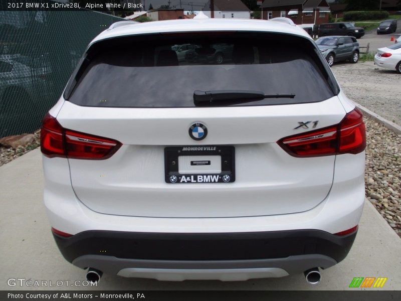 Alpine White / Black 2017 BMW X1 xDrive28i