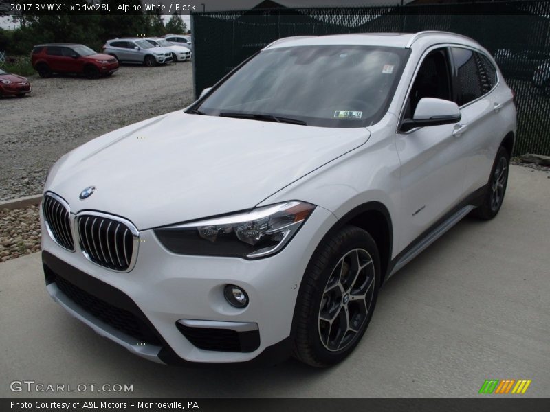Alpine White / Black 2017 BMW X1 xDrive28i