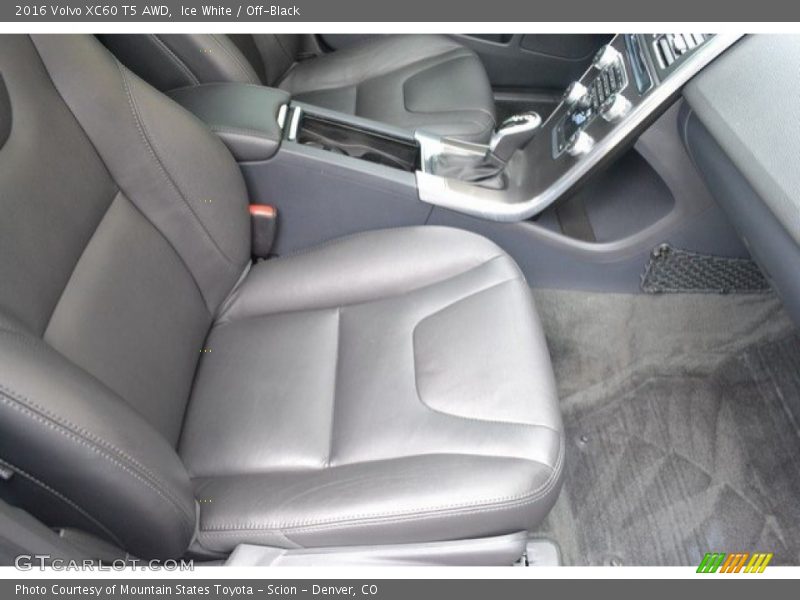 Ice White / Off-Black 2016 Volvo XC60 T5 AWD