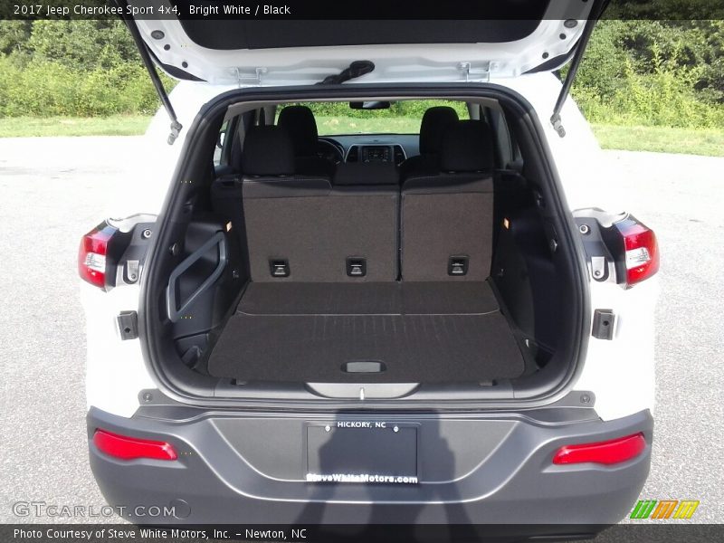 Bright White / Black 2017 Jeep Cherokee Sport 4x4