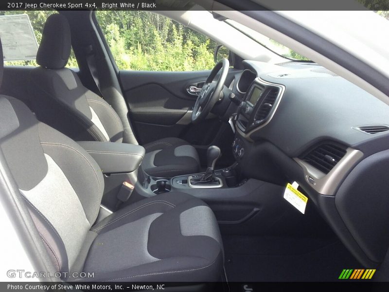 Bright White / Black 2017 Jeep Cherokee Sport 4x4