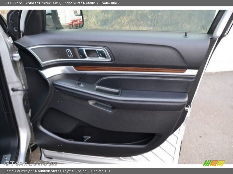 Door Panel of 2016 Explorer Limited 4WD