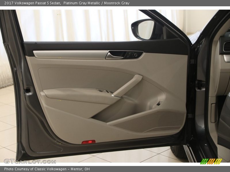 Door Panel of 2017 Passat S Sedan