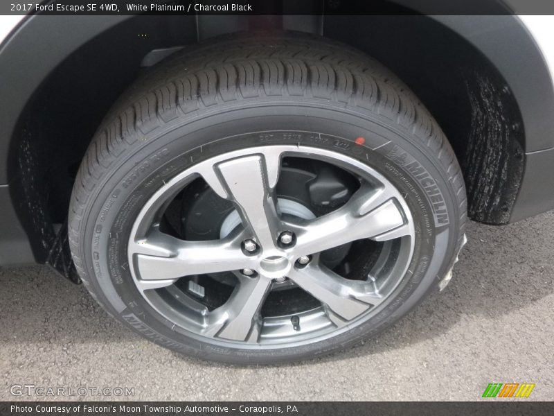 White Platinum / Charcoal Black 2017 Ford Escape SE 4WD