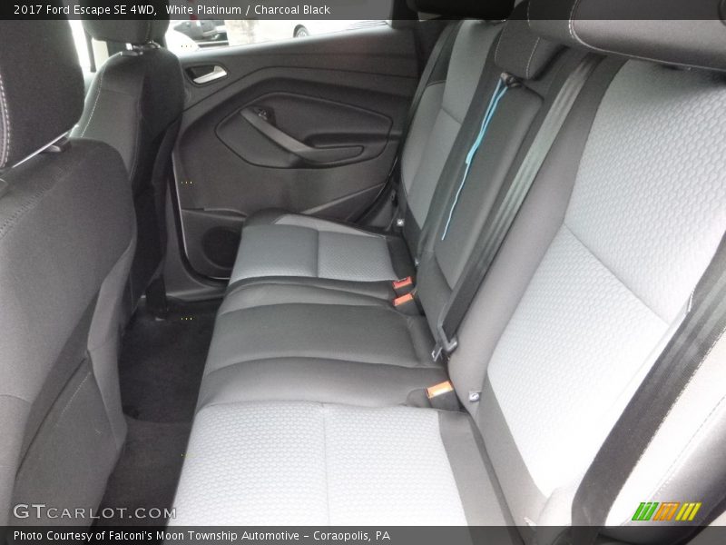 White Platinum / Charcoal Black 2017 Ford Escape SE 4WD
