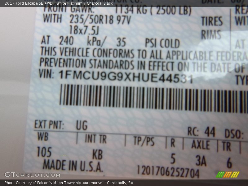 White Platinum / Charcoal Black 2017 Ford Escape SE 4WD