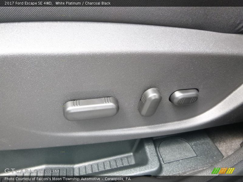 White Platinum / Charcoal Black 2017 Ford Escape SE 4WD