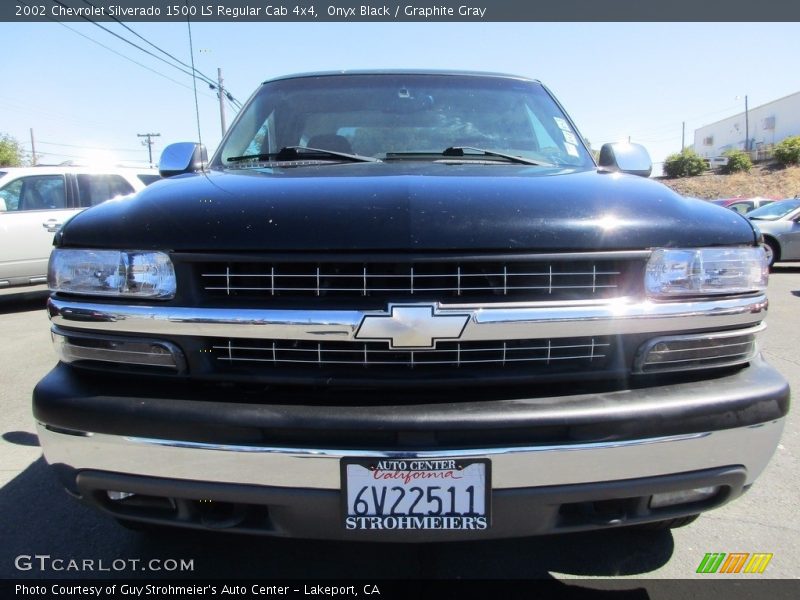 Onyx Black / Graphite Gray 2002 Chevrolet Silverado 1500 LS Regular Cab 4x4