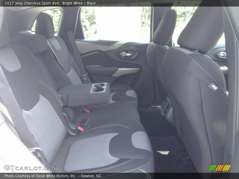 Bright White / Black 2017 Jeep Cherokee Sport 4x4