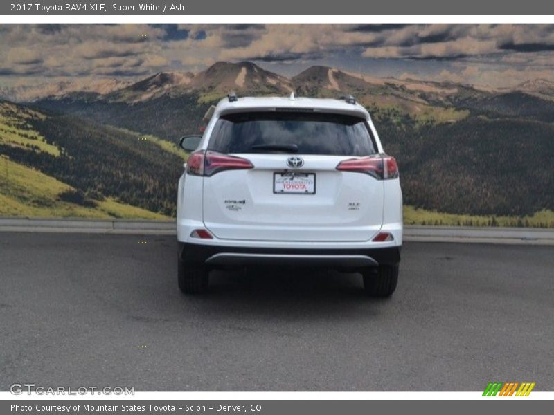 Super White / Ash 2017 Toyota RAV4 XLE