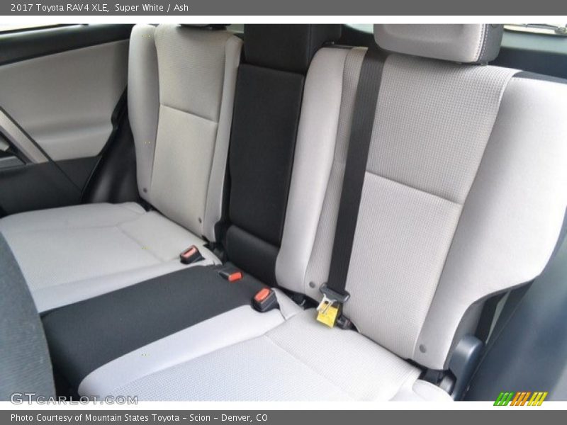 Super White / Ash 2017 Toyota RAV4 XLE